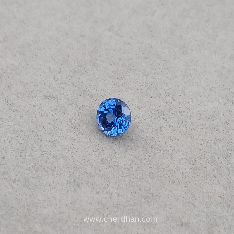 Cornflower Blue sapphire in Round cut, 1.20 carats, from Sri Lanka, with a loop-clean clarity.