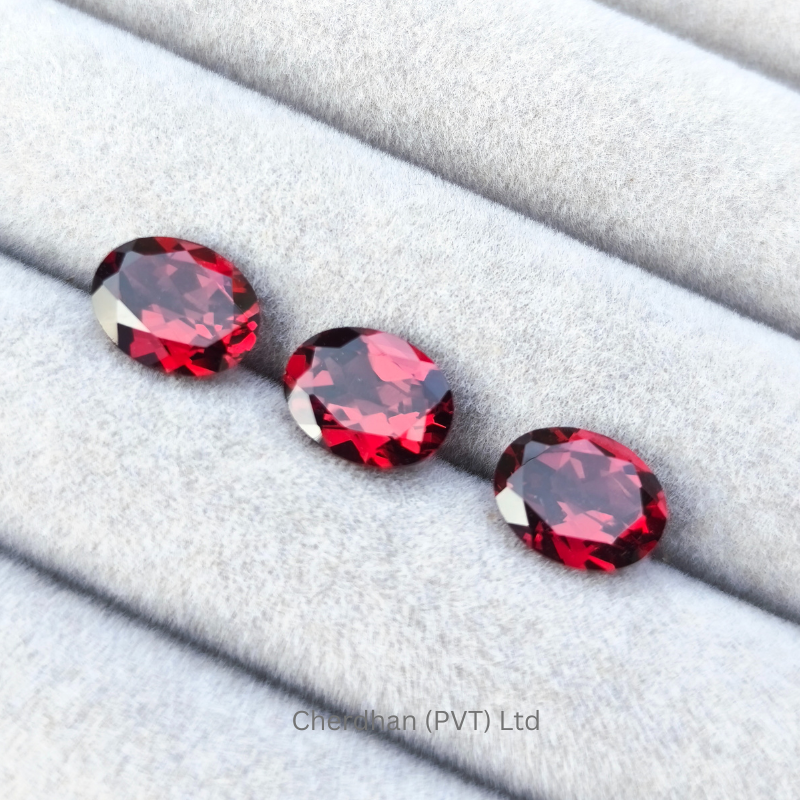 Natural 6.30 crt red garnet gemstone in luxury jewelry